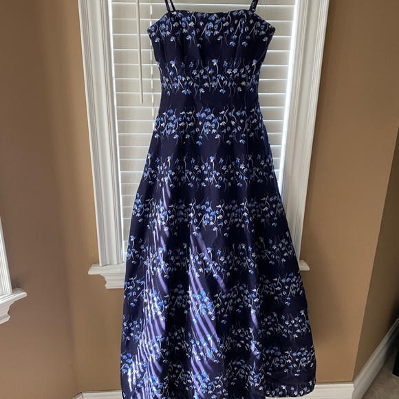 Original Vera Wang Gown - Picture 2 of 4